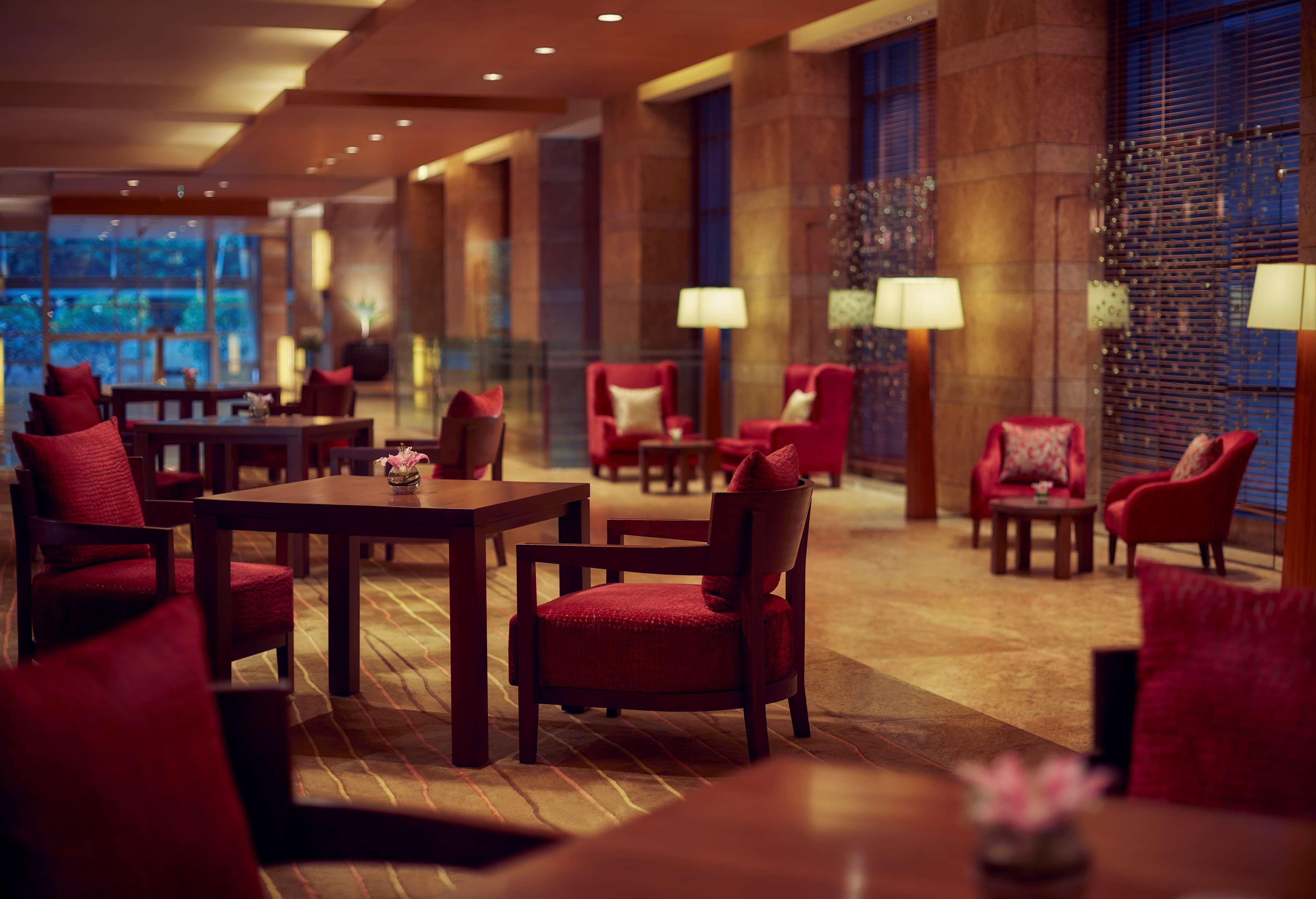 Grand Hyatt Mumbai Hotel And Residences Εξωτερικό φωτογραφία The Lounge at the airport