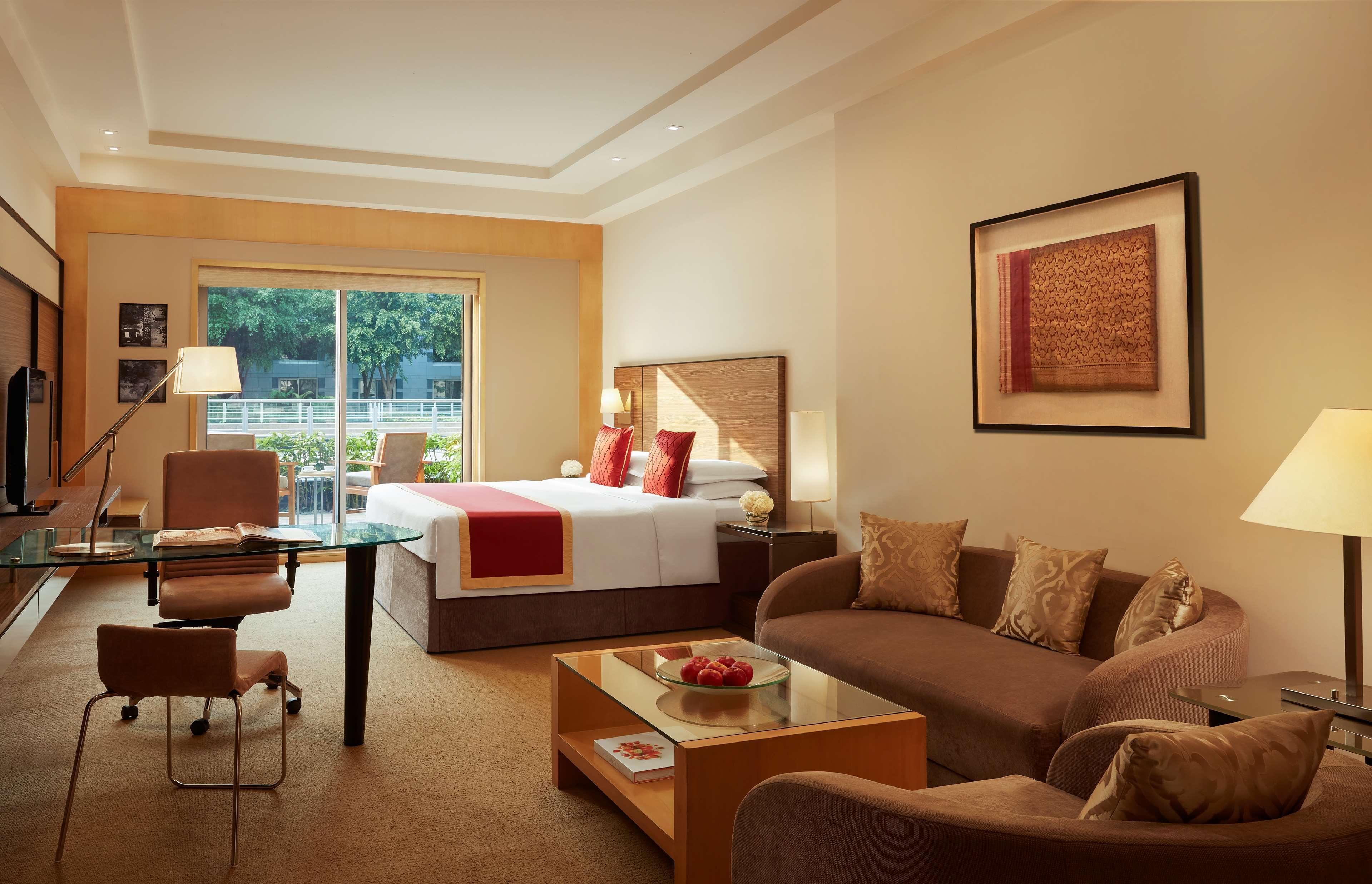 Grand Hyatt Mumbai Hotel And Residences Εξωτερικό φωτογραφία A suite at the Taj Bengal
