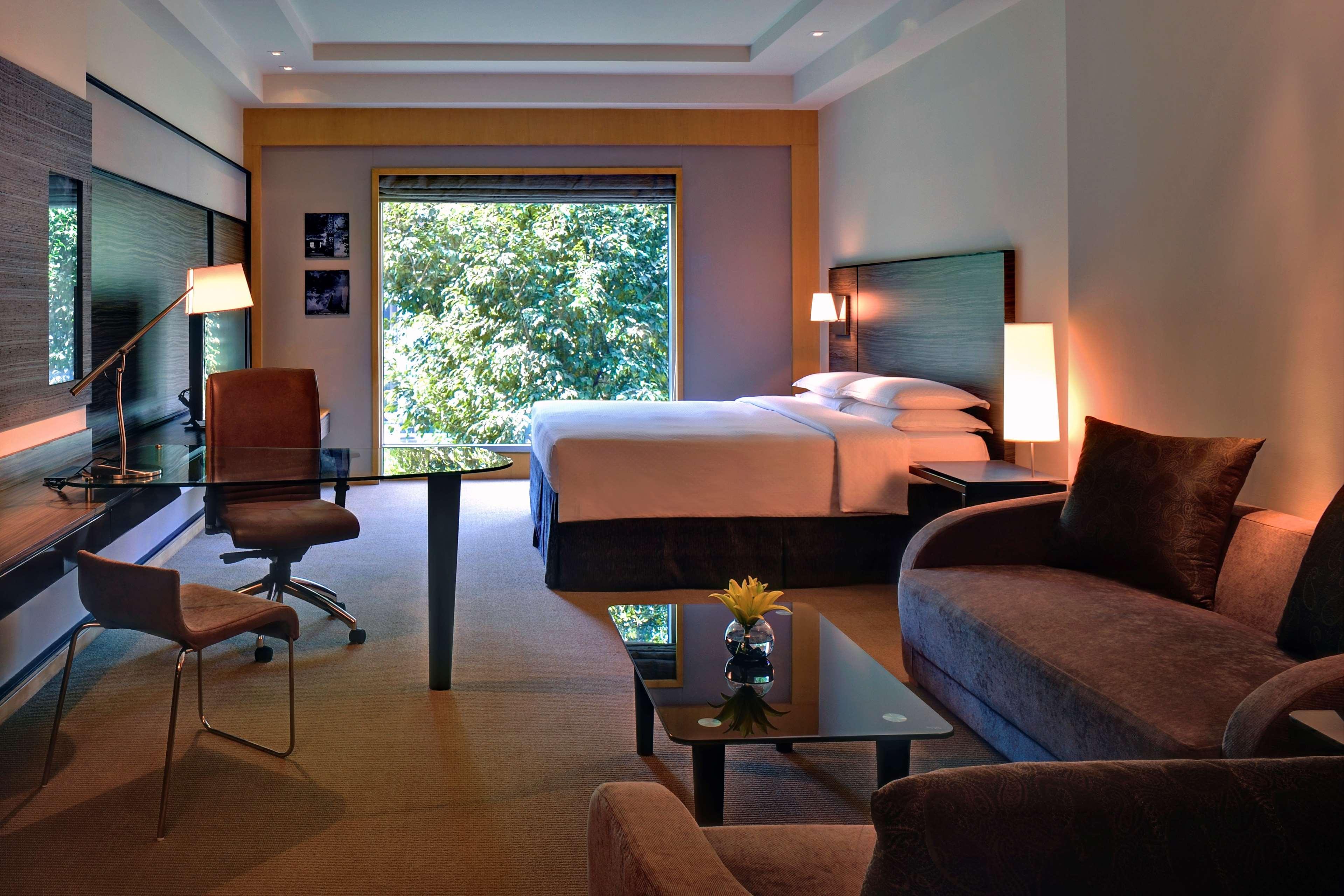 Grand Hyatt Mumbai Hotel And Residences Εξωτερικό φωτογραφία A room at the Taj Bengal