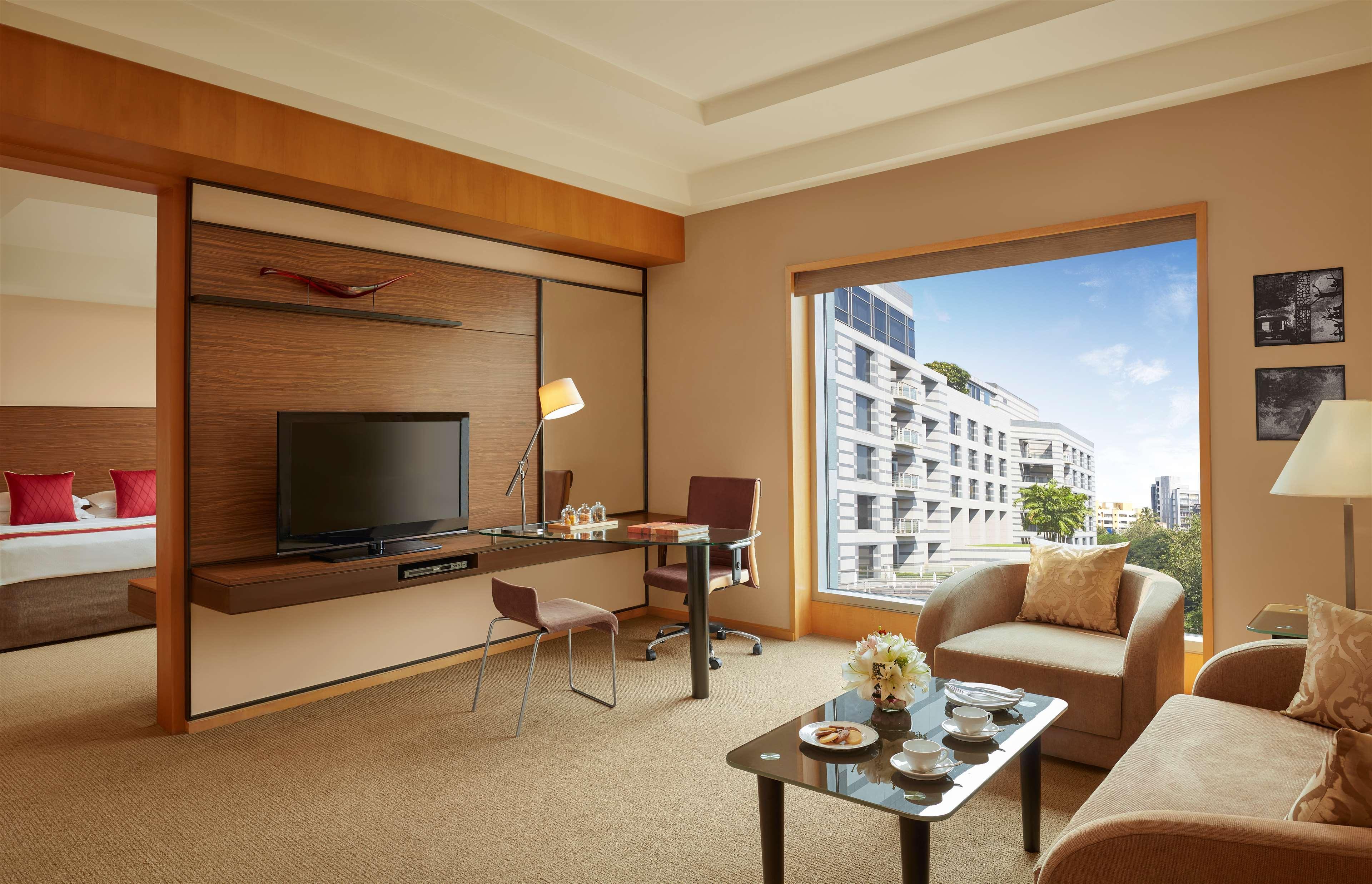 Grand Hyatt Mumbai Hotel And Residences Εξωτερικό φωτογραφία Suite at the Taj Bengal