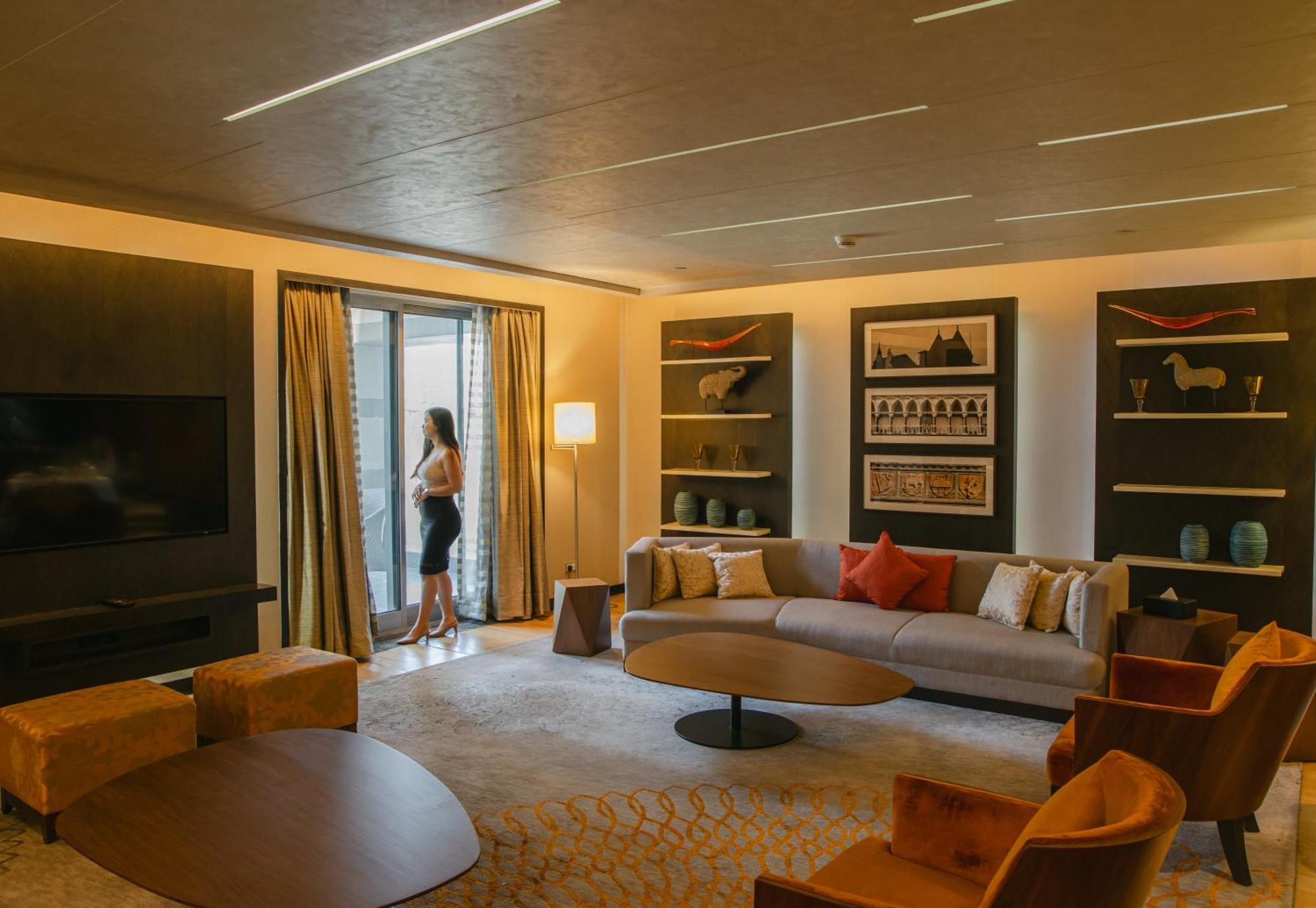 Grand Hyatt Mumbai Hotel And Residences Εξωτερικό φωτογραφία A suite at the hotel