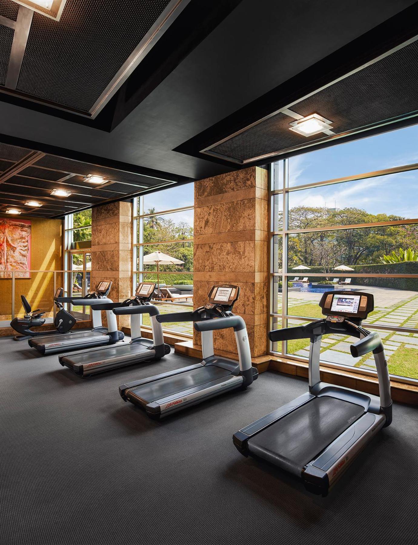 Grand Hyatt Mumbai Hotel And Residences Εξωτερικό φωτογραφία The gym at the Taj Bengal