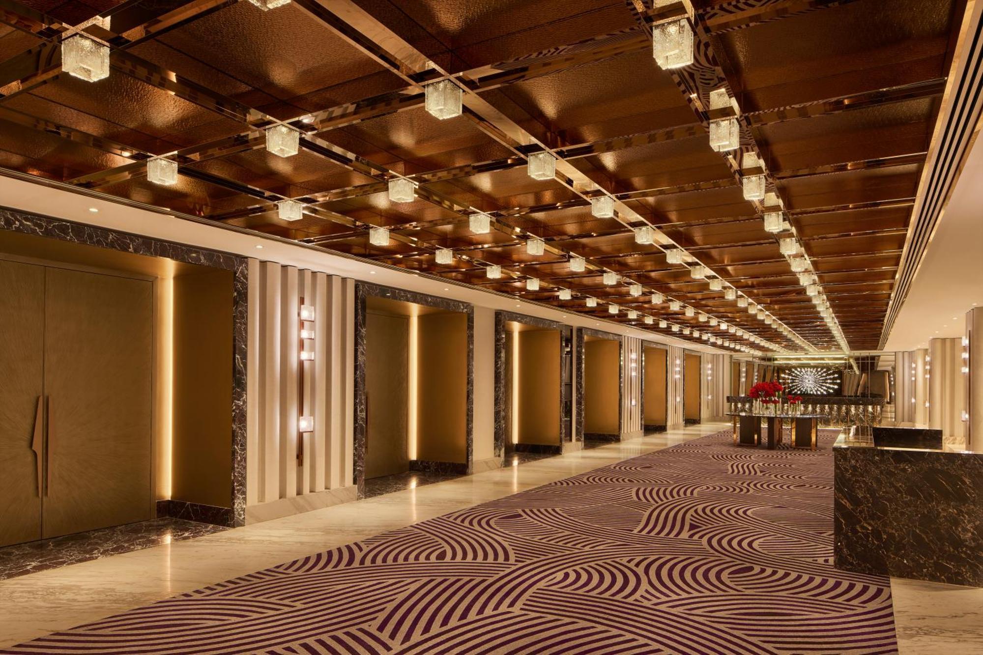 Grand Hyatt Mumbai Hotel And Residences Εξωτερικό φωτογραφία The interior of the hotel